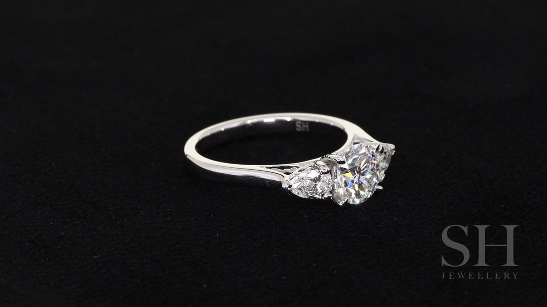 video:b90QSYNjmlE|video360:true|caption:Shown with 1.0ct diamond.|option:Carats=1.0 carat|thumb_caption:1.0 carat