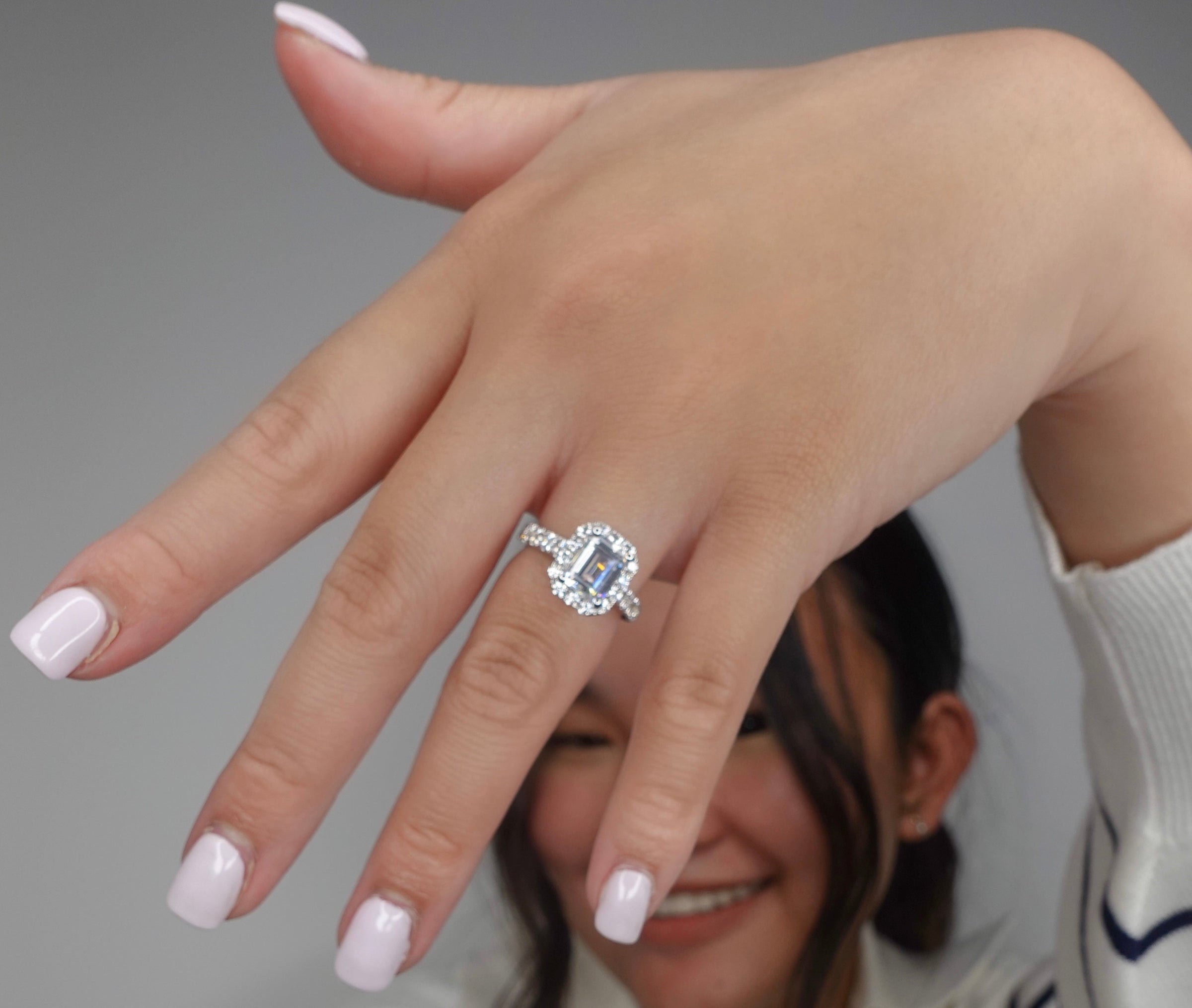 The Best Engagement Rings for Short Fingers