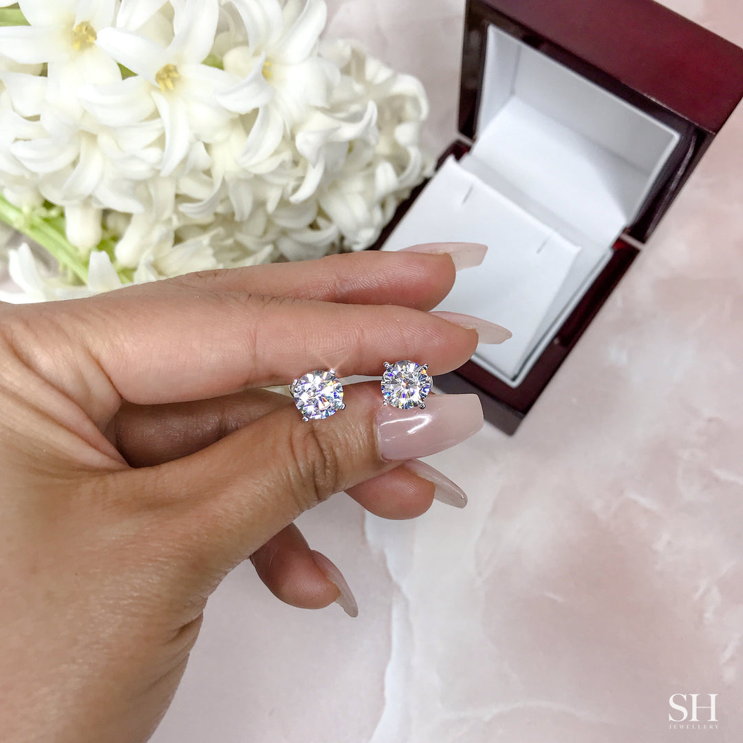 Solitaire Diamond Studs: A Guide to Everyday Sophistication