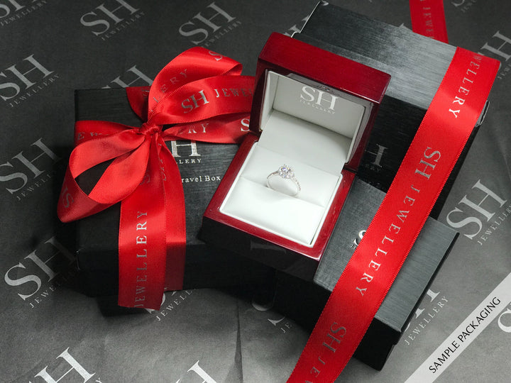 Grid: white diamonds — 18kt White Gold (Clearance)