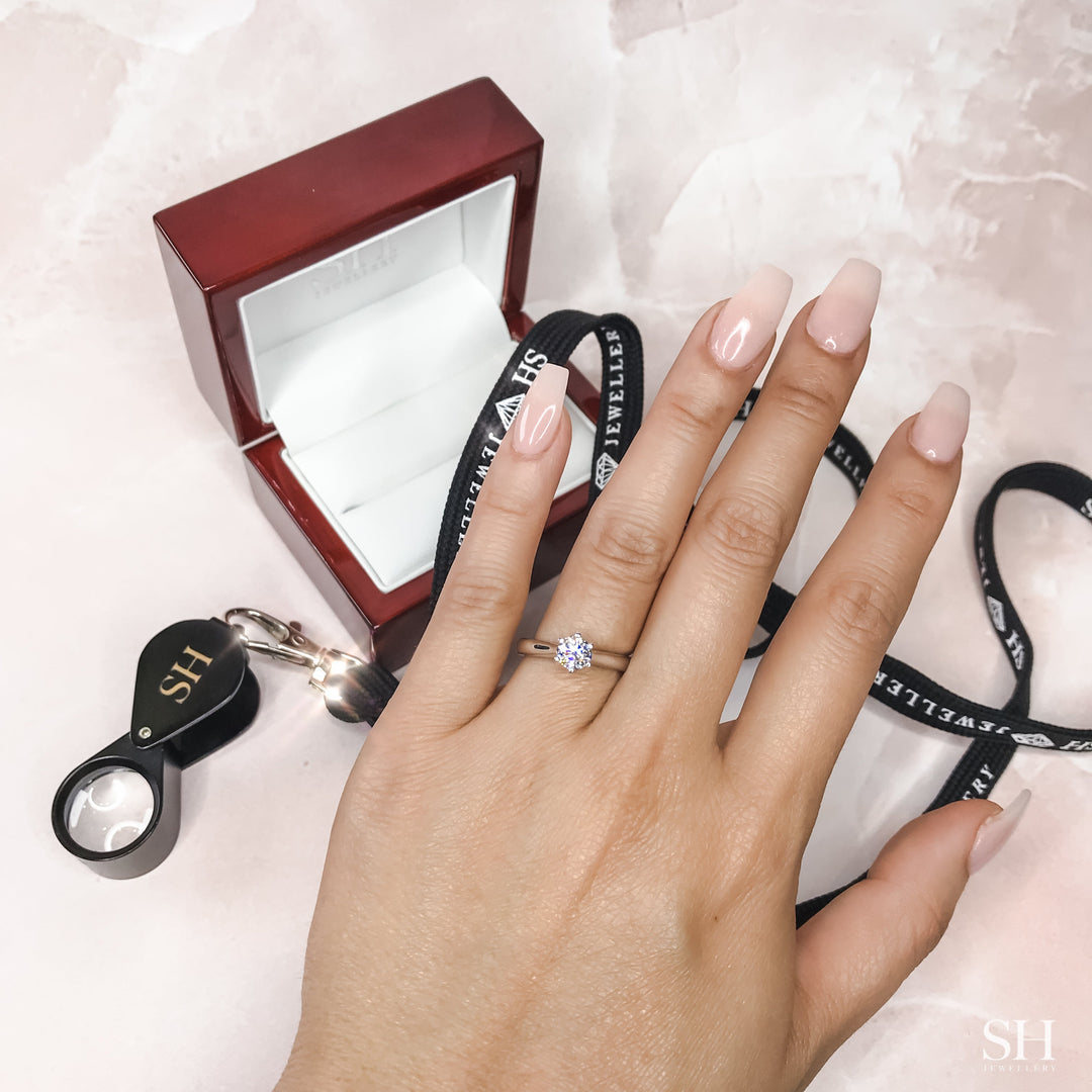 Webbed 6-Claw solitaire engagement ring - W0007 (Lab Grown)