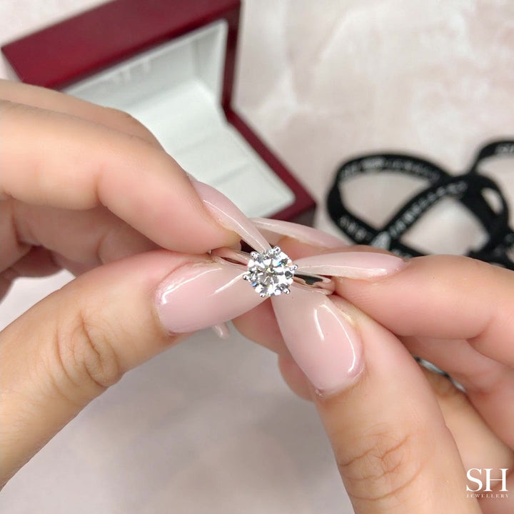 Webbed 6-Claw solitaire engagement ring - W0007 (Lab Grown)