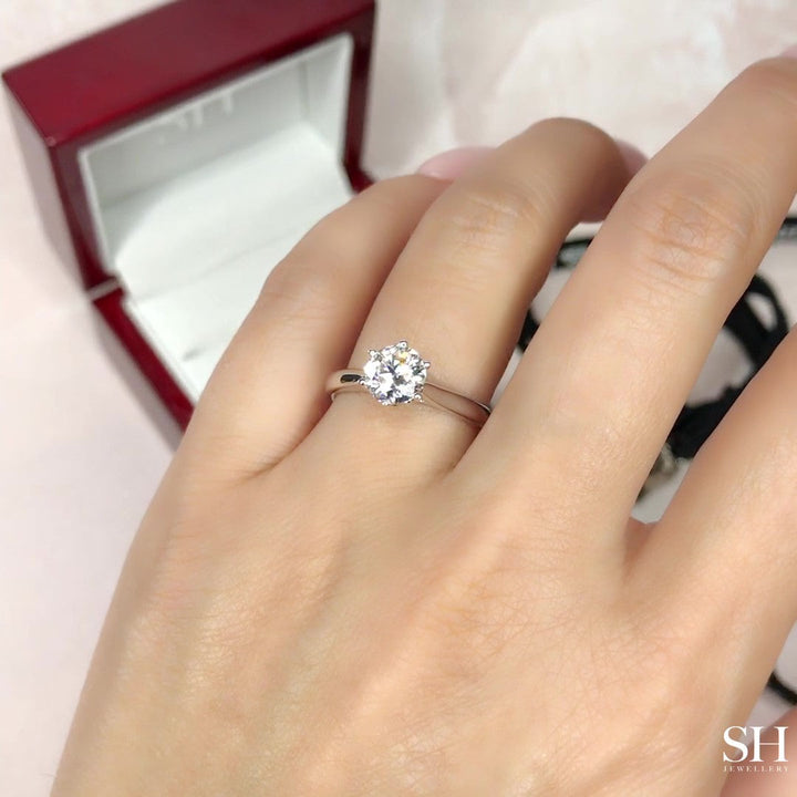 Webbed 6-Claw solitaire engagement ring - W0007 (Lab Grown)