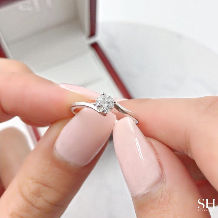4-Claw Solitaire Engagement Ring with Offset Tapered Shoulders - W0013 (Lab Grown)