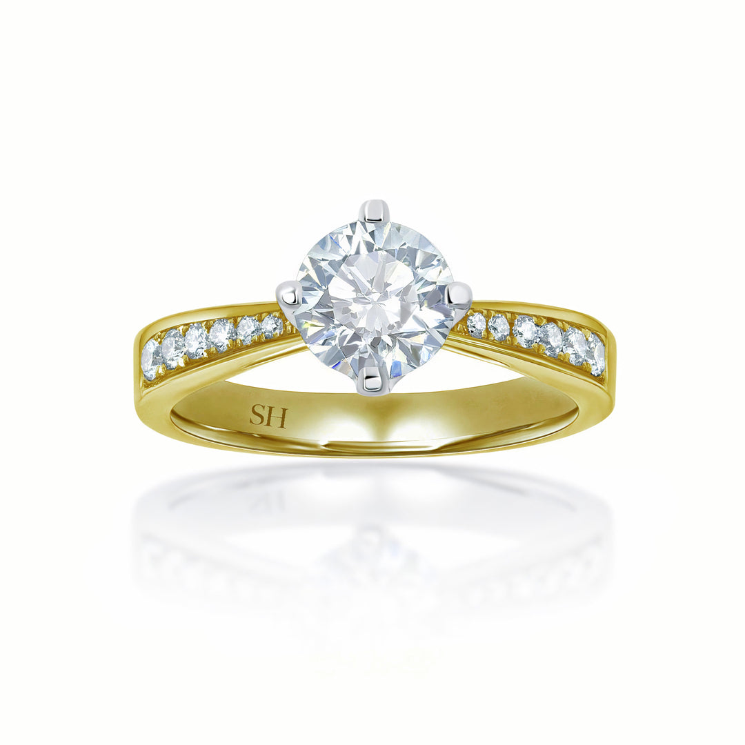 Classic offset 4-Claw setting with tapered band - W0021 (Lab Grown)