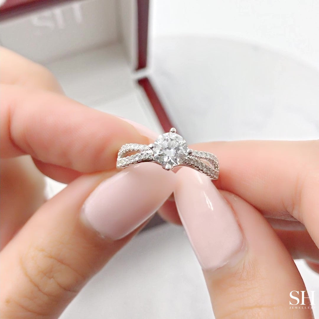Modern 4-Claw engagement ring with bow-shaped pavé set band - W0026 (Lab Grown)