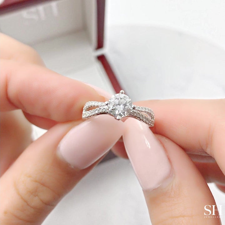 Modern 4-Claw engagement ring with bow-shaped pavé set band - W0026 (Lab Grown)