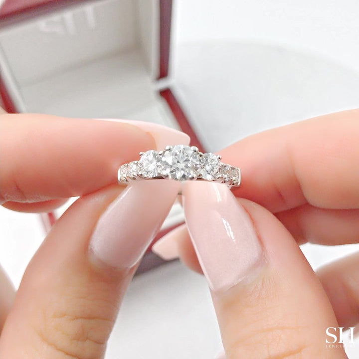 Round trilogy ring with claw set band - W0035 (Lab Grown)