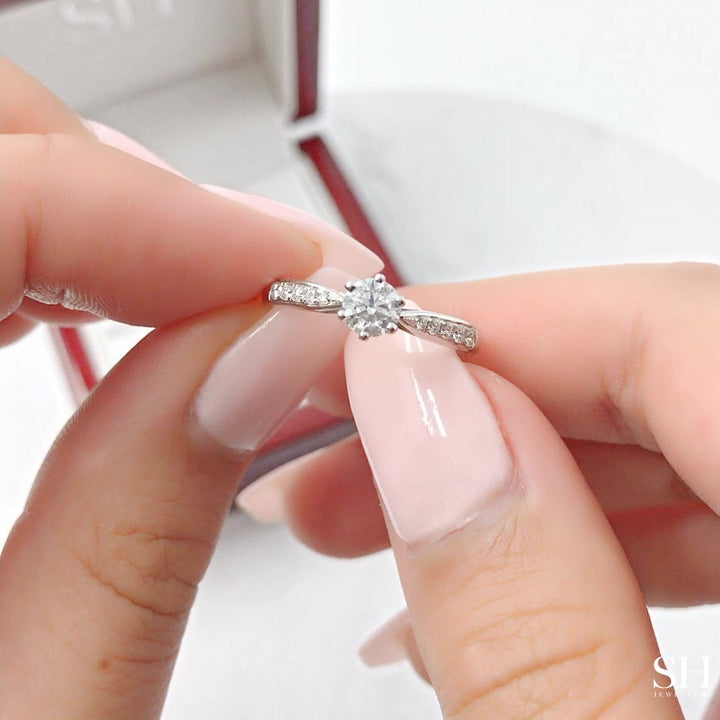 Minimalistic 6-Claw Ring with Milgrain Tapered Band - W0248 (Lab Grown)
