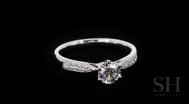 Minimalistic 6-Claw Ring with Milgrain Tapered Band - W0248 (Lab Grown)