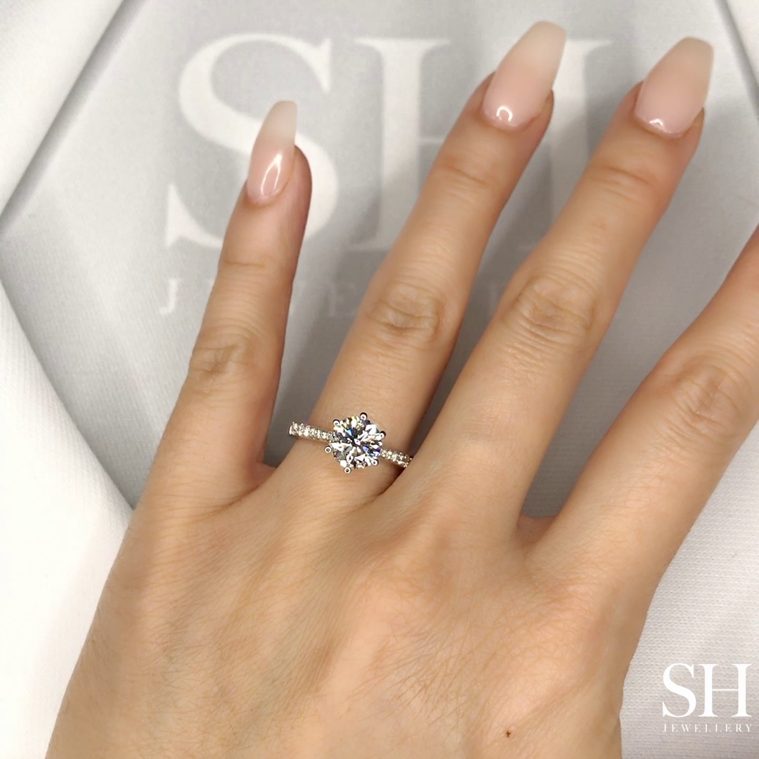 Timeless 6-Claw beauty with tapered band - W0254 (Lab Grown)
