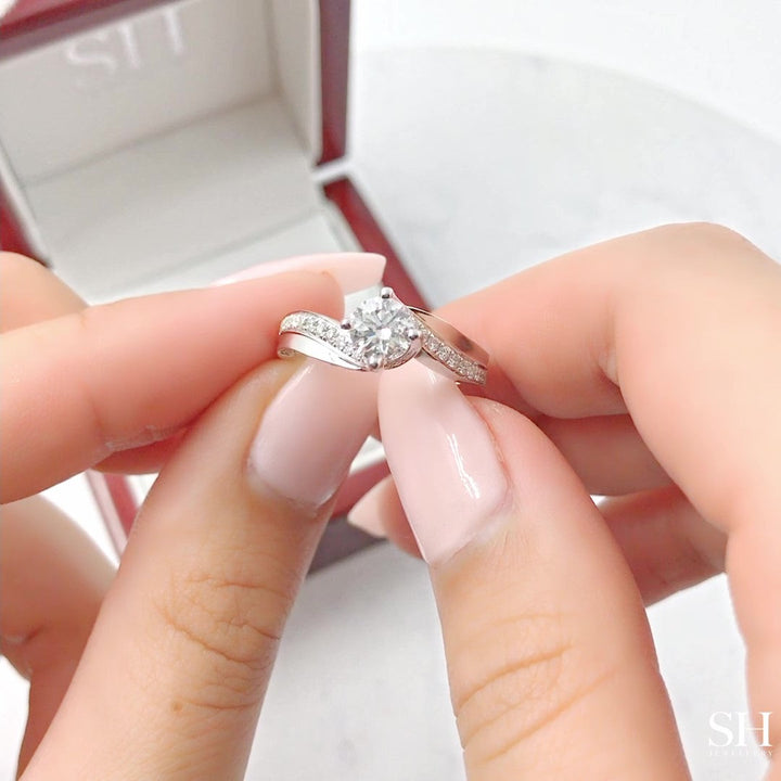 Four Claw Twist with Polished Band and Sweeping Diamonds - W0331 (Lab Grown)