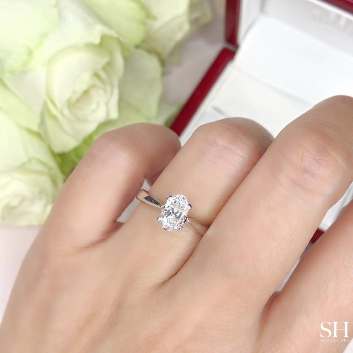 Minimalistic 4-Claw Oval Solitaire with Tapered Band - W0408 (Lab Grown)