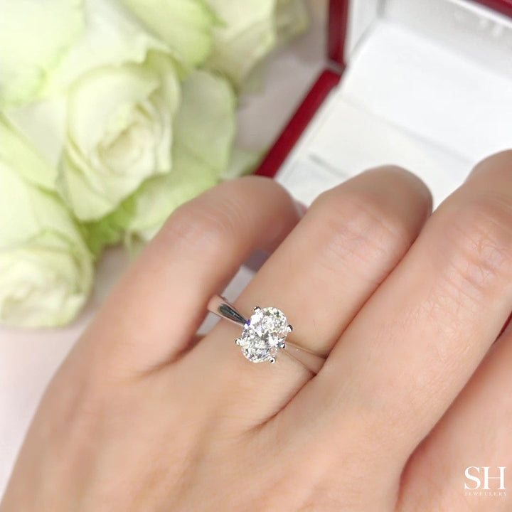 Minimalistic 4-Claw Oval Solitaire with Tapered Band - W0408 (Lab Grown)
