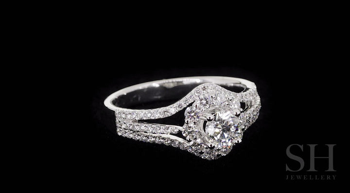 4-Claw halo with unique tri-band - W0062 (Lab Grown)