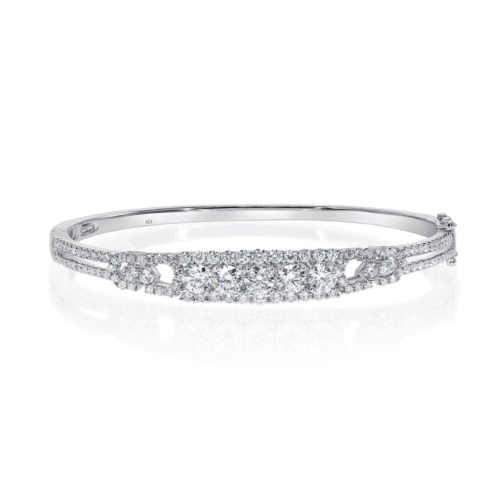 thumb_caption: 1.25ct total centre carat|thumb_group:1