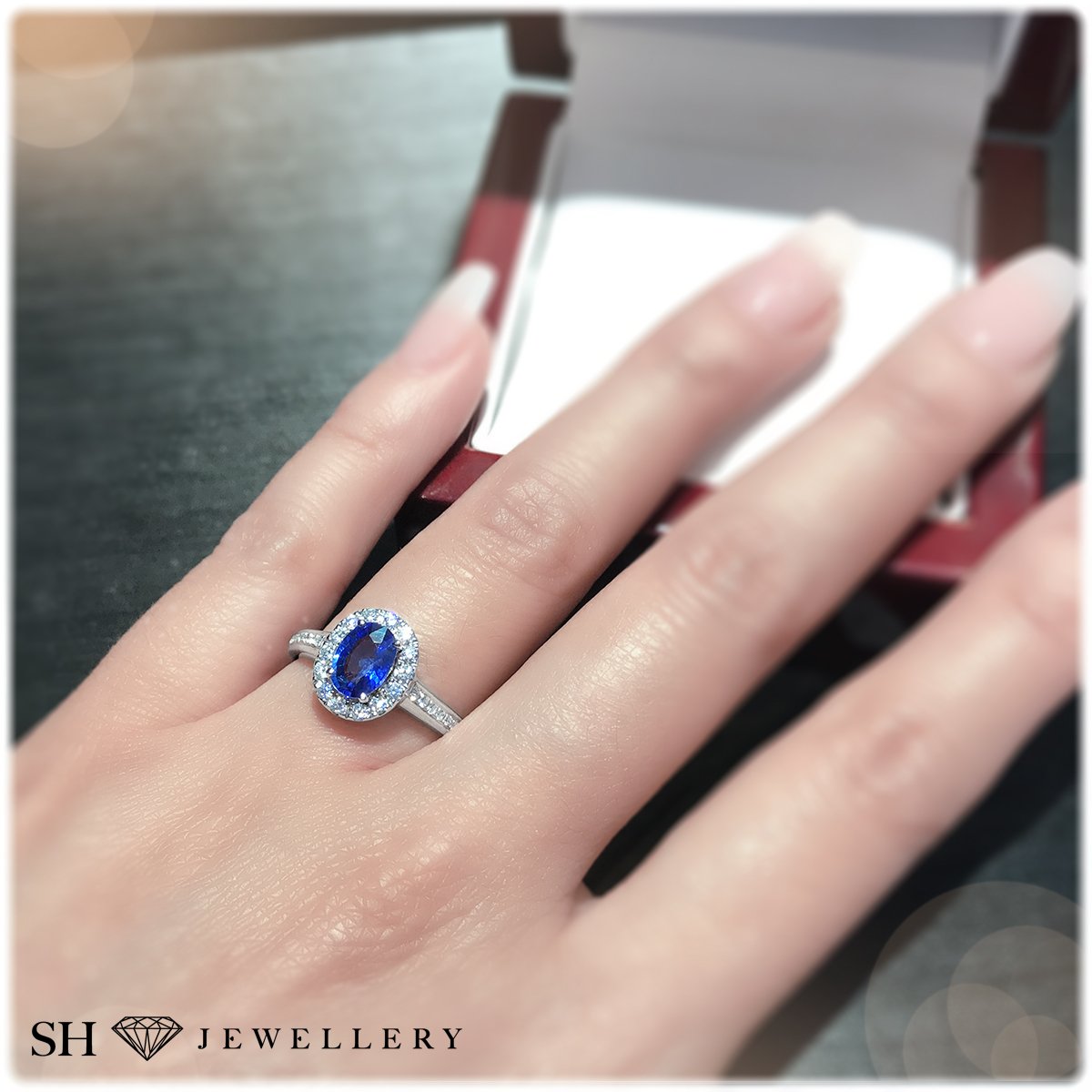 Sapphire ring with diamond halo discount
